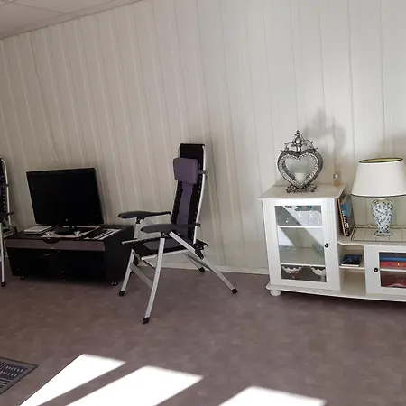 I Apartment *